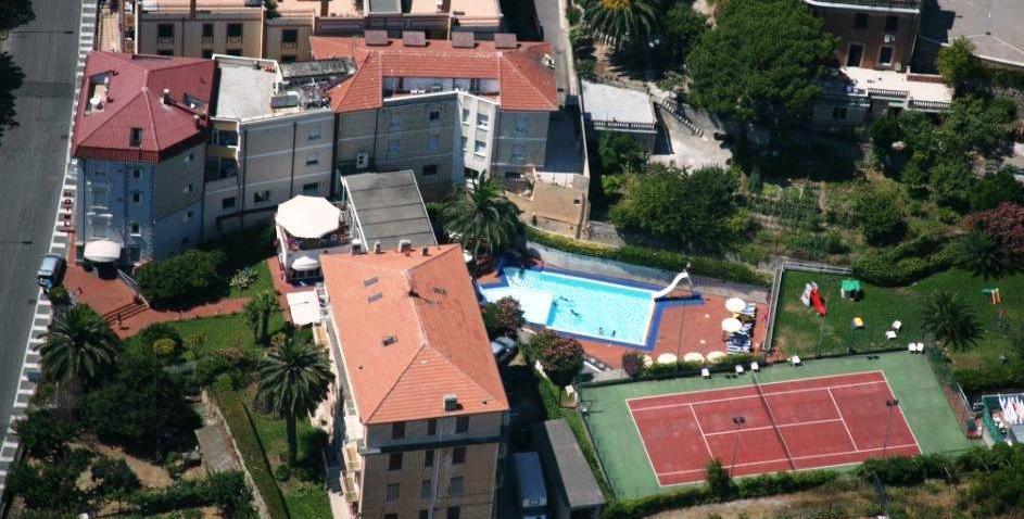 Hotel Riviera 3 Stelle Con Piscina Estiva Gratuita E Garage A Pagamento Spotorno Luaran gambar